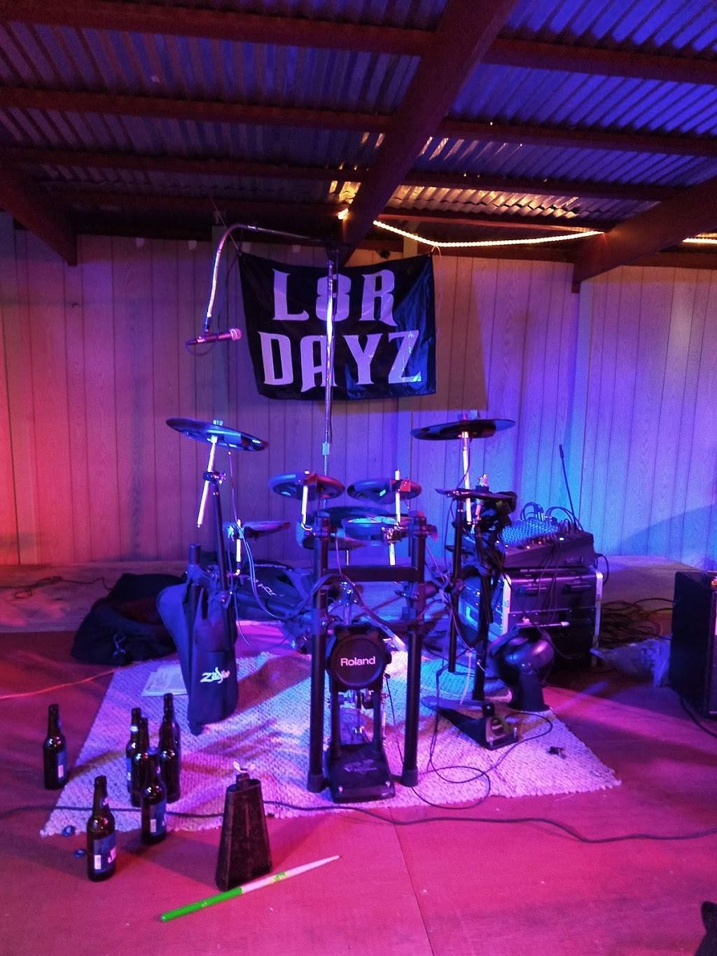 Aviston Family Restaurant/The Veranda Bar | restaurant | 201 Harrison St, Aviston, IL 62216, USA | 6182287272 OR +1 618-228-7272