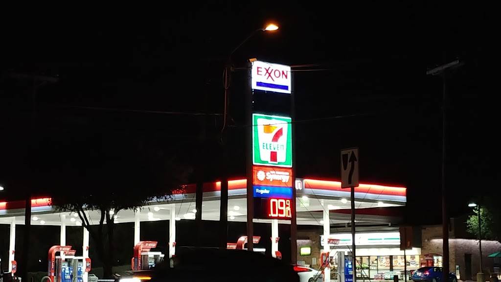 7-Eleven | bakery | 900 W Hwy 114 Bypass, Roanoke, TX 76262, USA | 6828310321 OR +1 682-831-0321