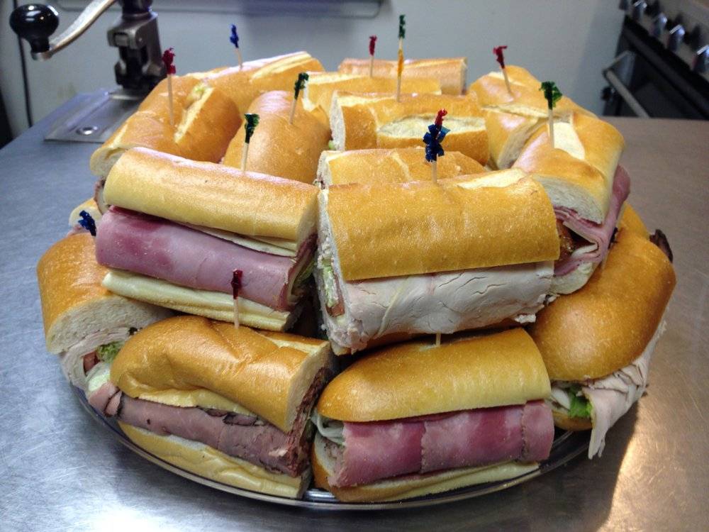 Casapullas North Steak & Sub | restaurant | 2707 Concord Pike, Wilmington, DE 19803, USA | 3024770221 OR +1 302-477-0221