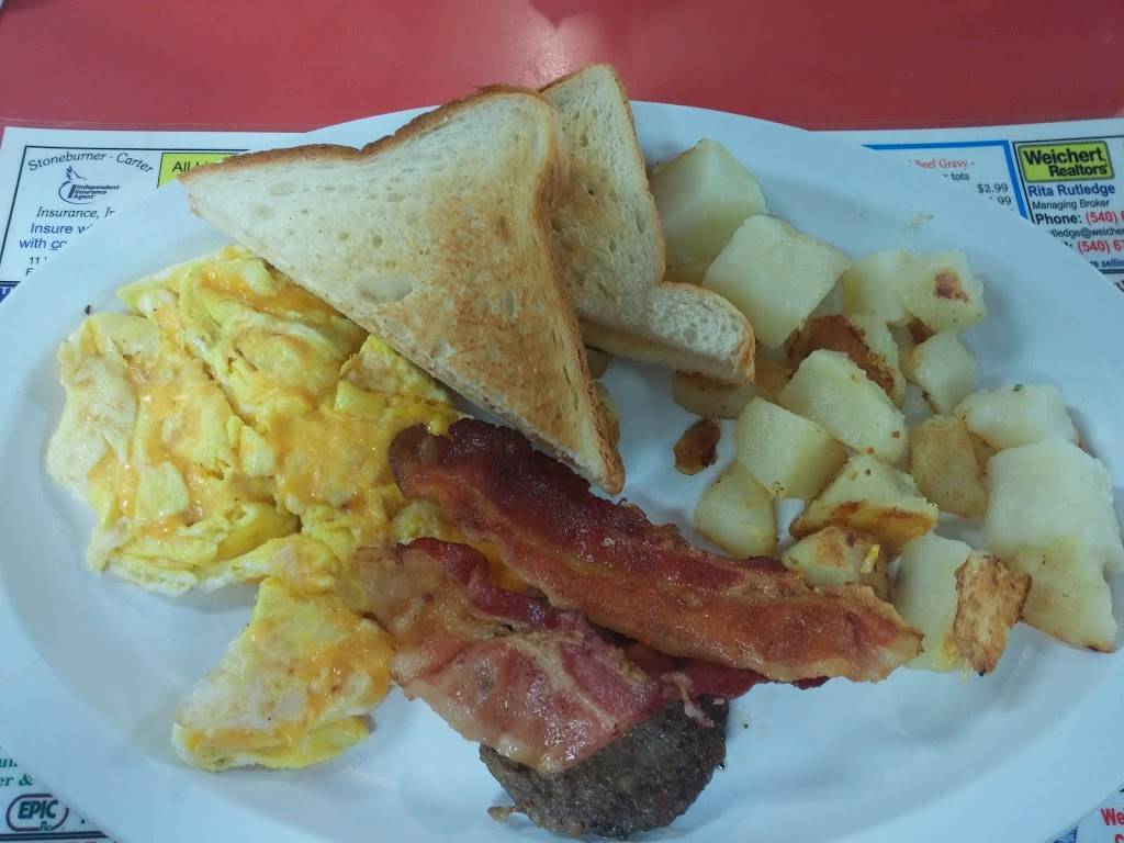 Moms Country Kitchen | restaurant | 470 S Commerce Ave # B, Front Royal, VA 22630, USA | 5406367441 OR +1 540-636-7441