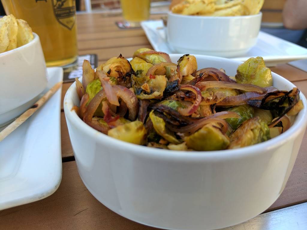 Hi Hat Public House | restaurant | 2121 E 6th St, Austin, TX 78702, USA | 5124788700 OR +1 512-478-8700