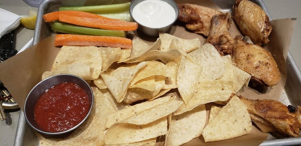 Buffalo Wild Wings | meal takeaway | 1710 N Waldron St, Hutchinson, KS 67502, USA | 6206649022 OR +1 620-664-9022