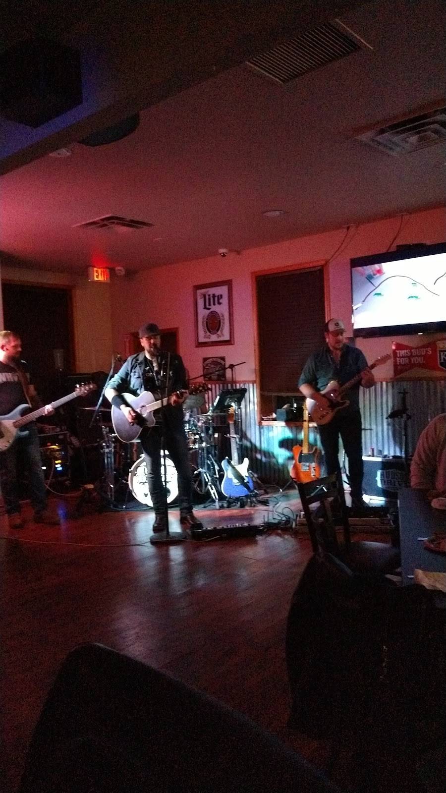 D-dubs Bar And Grill | restaurant | 10 W 9th St, Eudora, KS 66025, USA | 7856907212 OR +1 785-690-7212