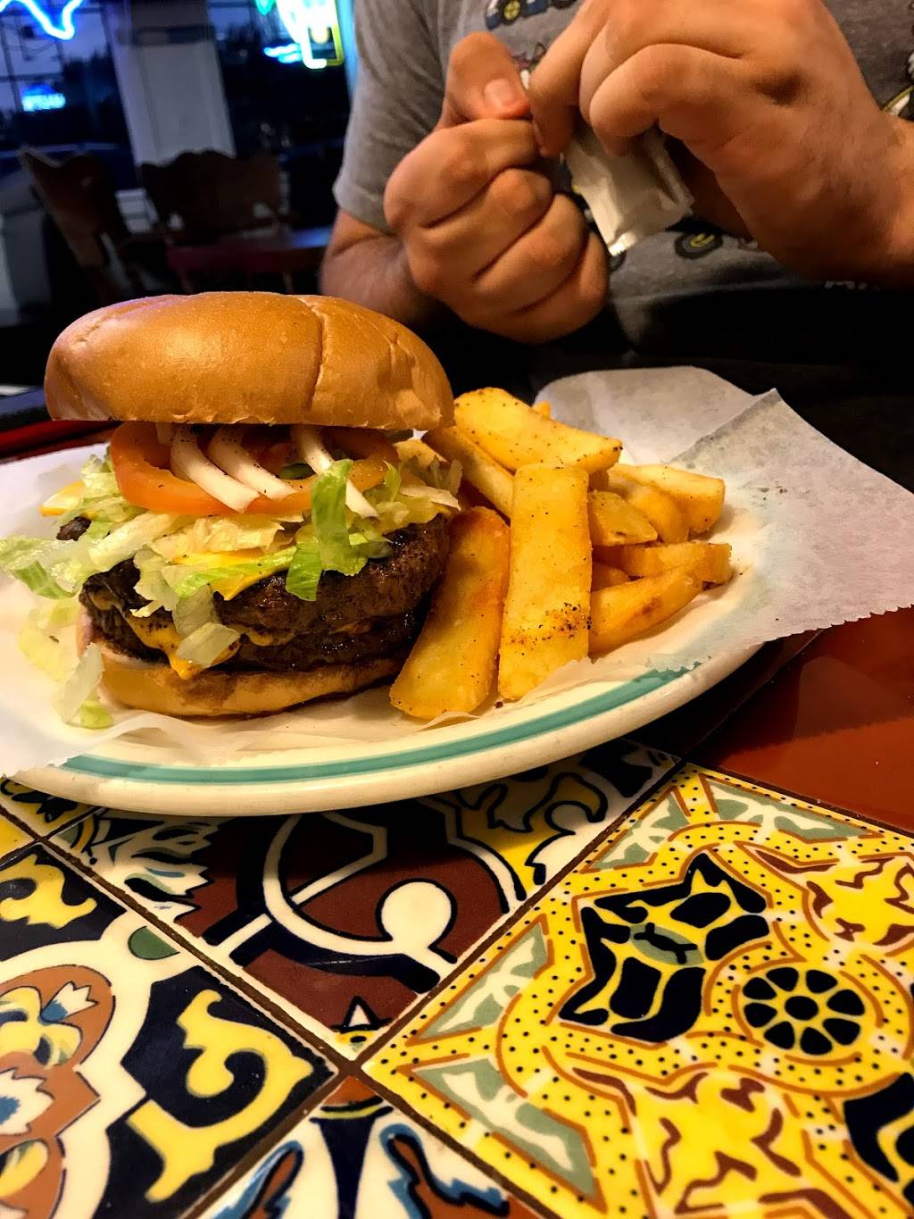 Michaels Grill | restaurant | 13920 Josey Ln #100, Farmers Branch, TX 75234, USA | 9724848100 OR +1 972-484-8100