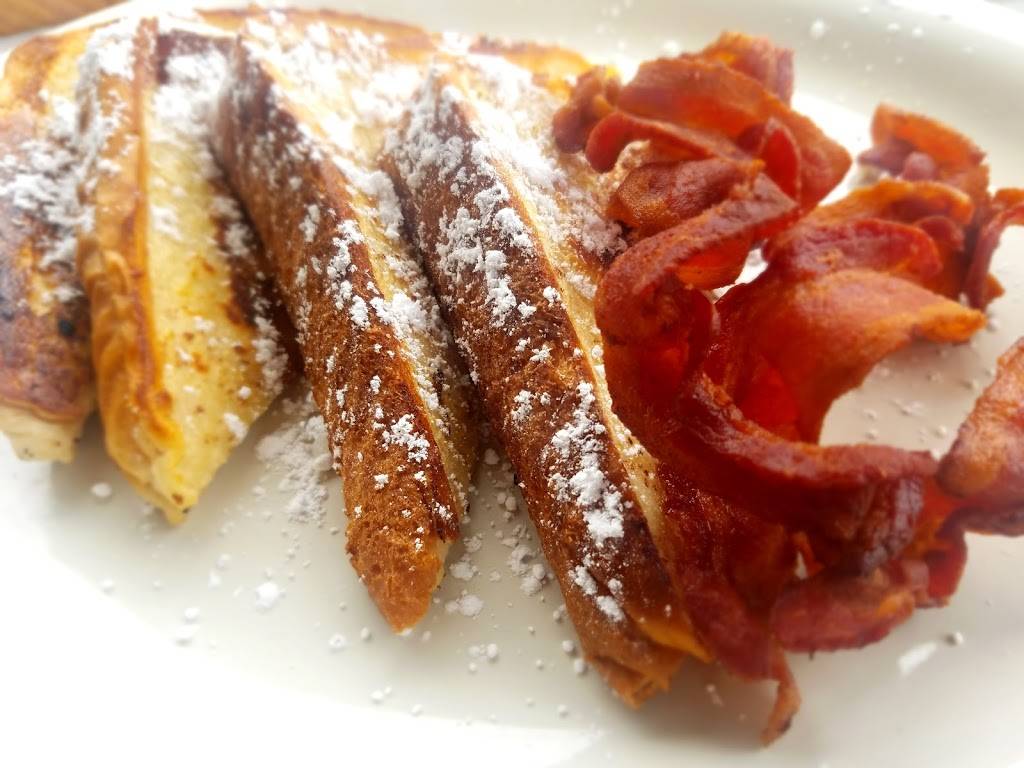 Lumpkins Marina Snack Bar And Grill | restaurant | 19 Lumpkin Dr, Penhook, VA 24137, USA | 4349274327 OR +1 434-927-4327