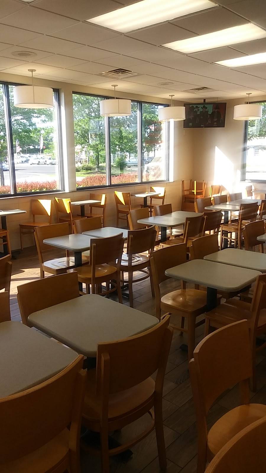 Wendys | restaurant | 3636 Branch Ave, Temple Hills, MD 20748, USA | 3014235227 OR +1 301-423-5227