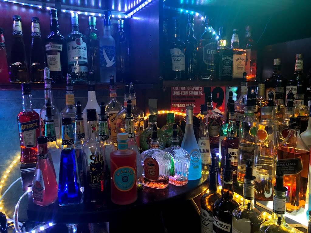 Celebrity Billiards & Sports Bar | restaurant | 1059 Upper James St, Hamilton, ON L9C 3A6, Canada | 9055747200 OR +1 905-574-7200