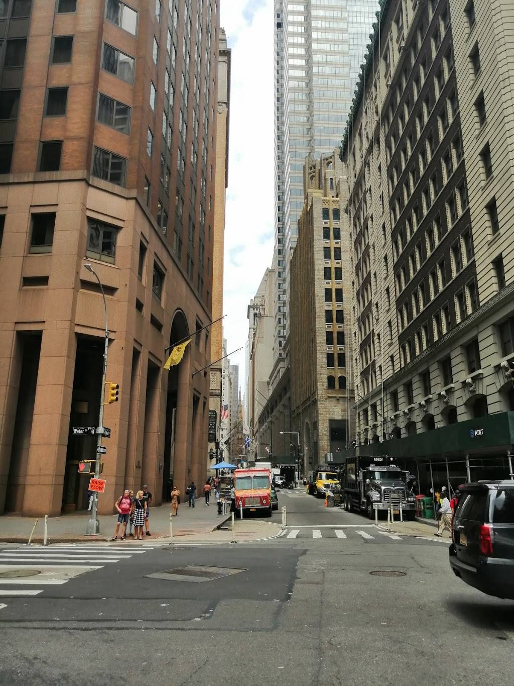 Starbucks | cafe | 99 Wall St, New York, NY 10005, USA | 2124871906 OR +1 212-487-1906