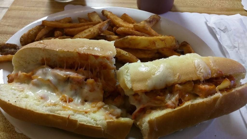 Moms Place | restaurant | 501 Hoult Rd, Fairmont, WV 26554, USA | 3045348055 OR +1 304-534-8055