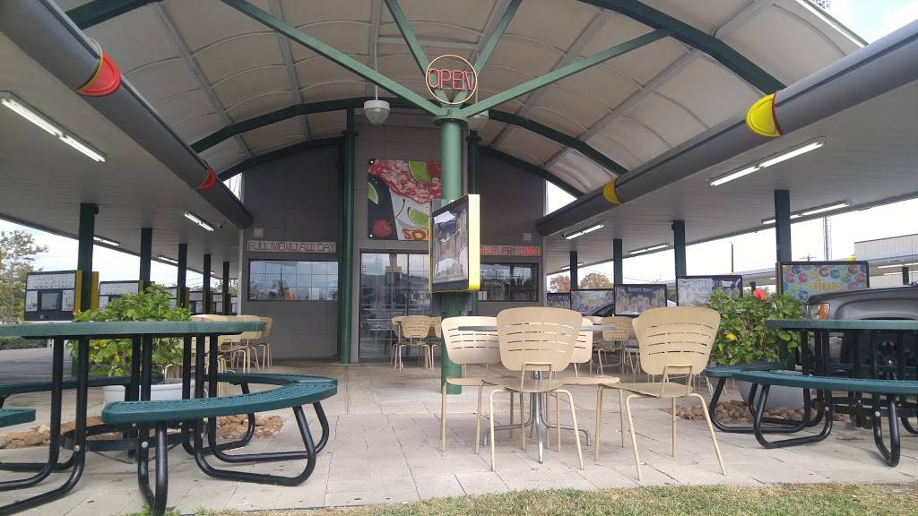 Sonic Drive-In | restaurant | 351 Valley Hi Dr, San Antonio, TX 78227, USA | 2106780166 OR +1 210-678-0166