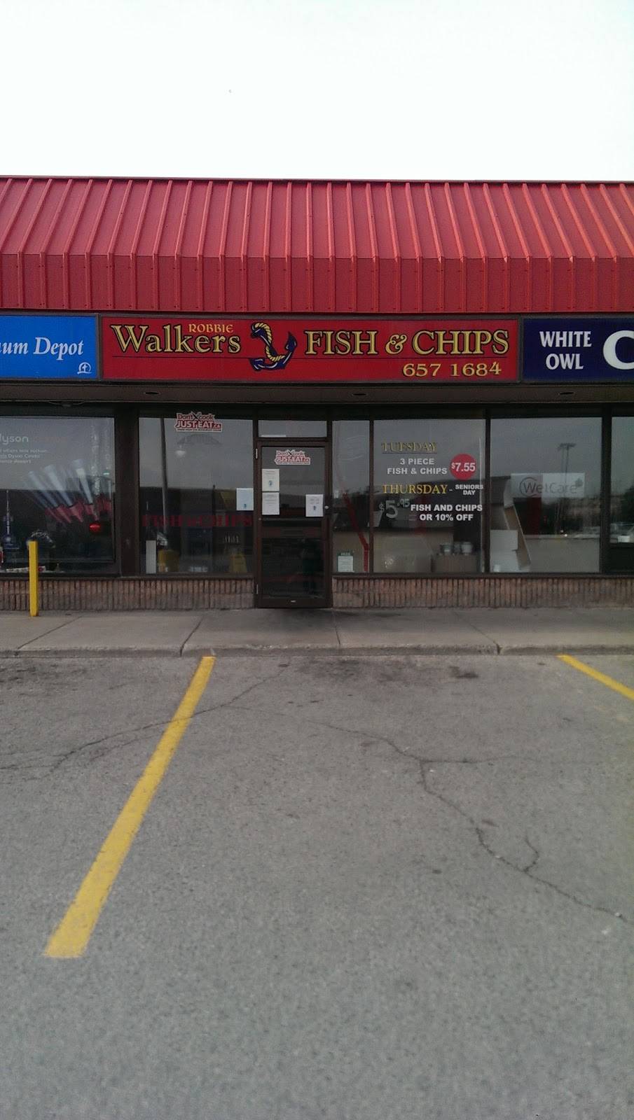 Robbie Walkers Fish & Chips | restaurant | 1225 Wonderland Rd N, London, ON N6G 3S1, Canada | 5196571684 OR +1 519-657-1684