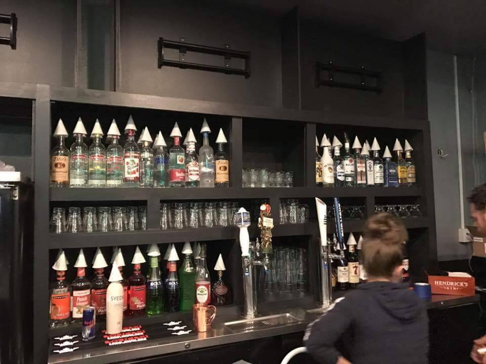 The Brass Monkey Bar | restaurant | 1519 Oak St, Wyandotte, MI 48192, USA | 7347962728 OR +1 734-796-2728