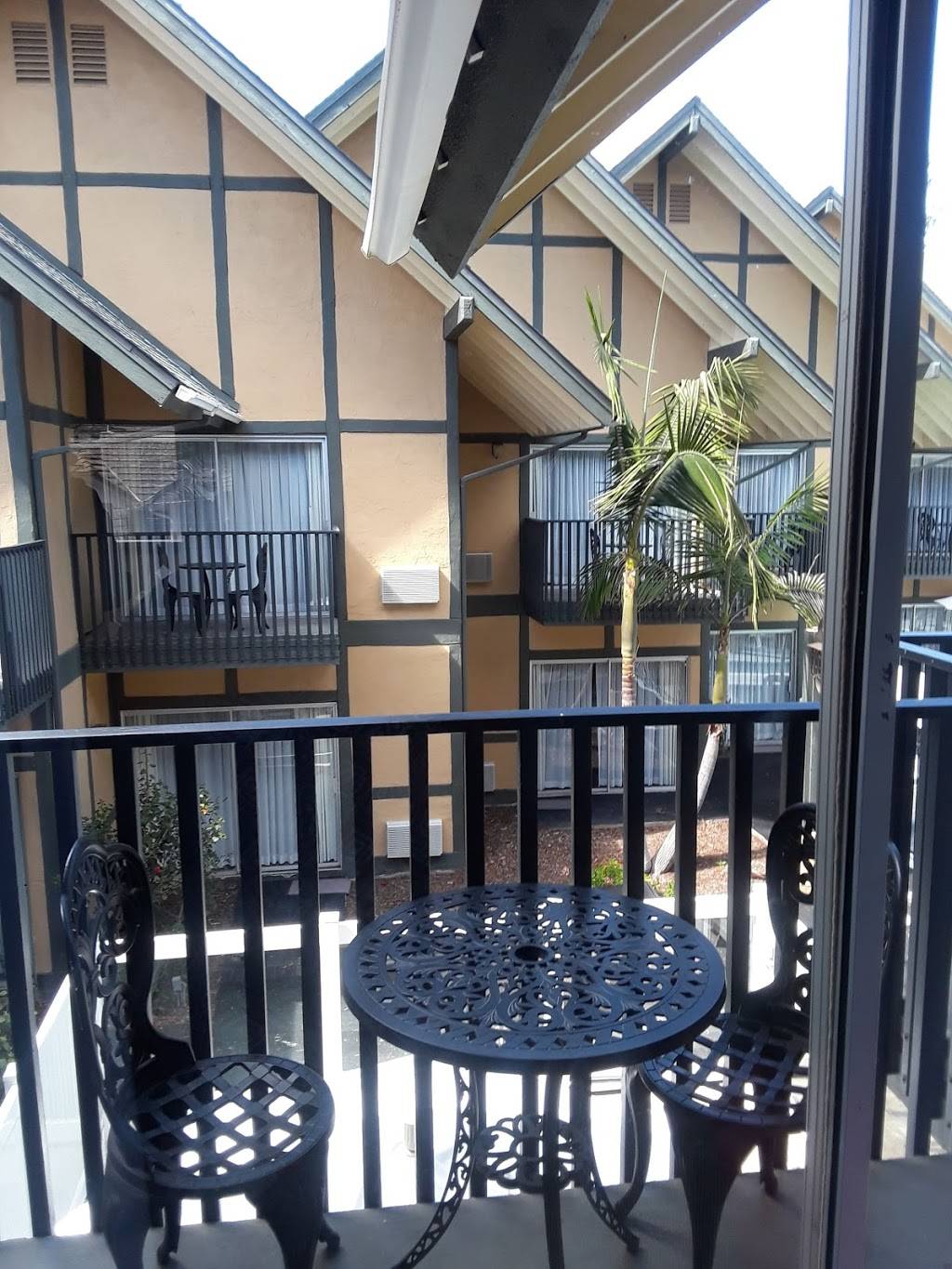 Kronborg Inn | restaurant | 1440 Mission Dr, Solvang, CA 93463, USA | 8056882383 OR +1 805-688-2383