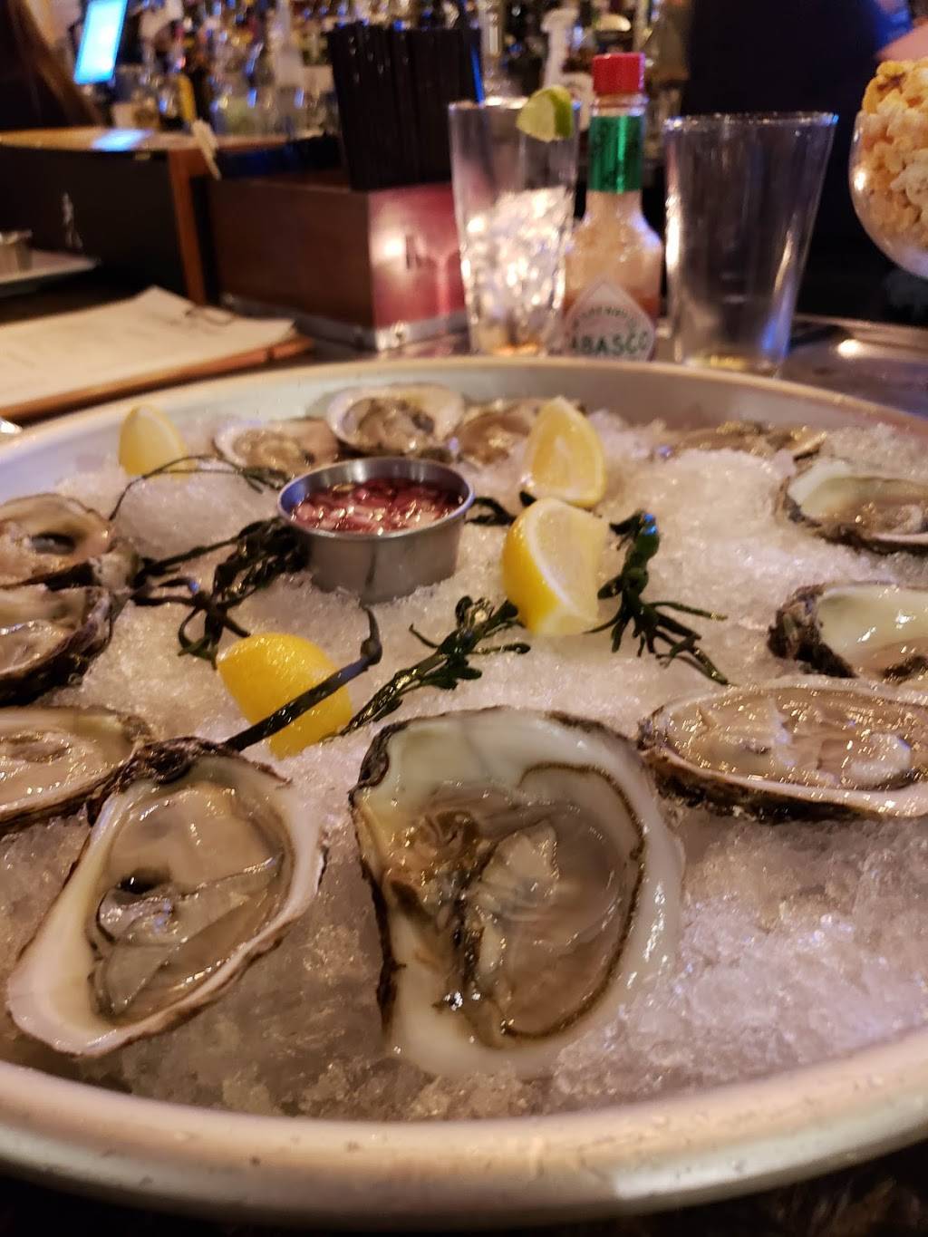 Cast Iron Chef Chop House & Oyster Bar | restaurant | 660 State St, New Haven, CT 06511, USA | 2037454669 OR +1 203-745-4669