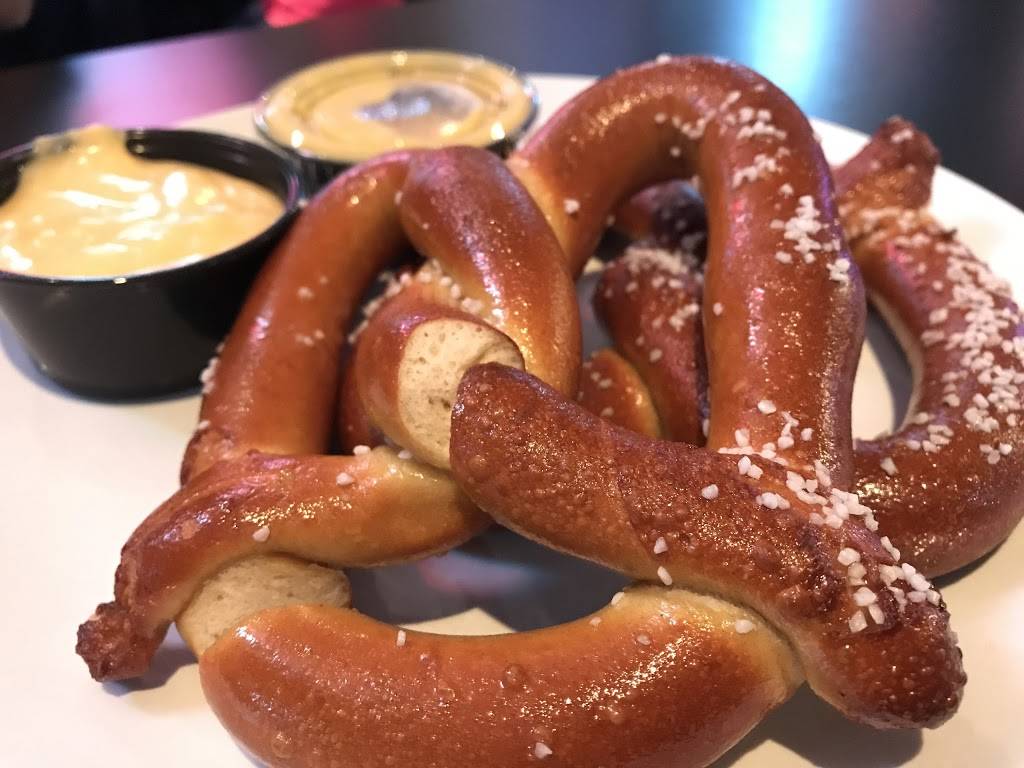 Chagrin Paninis Grill | restaurant | 540 E Washington St, Chagrin Falls, OH 44022, USA | 4402477200 OR +1 440-247-7200