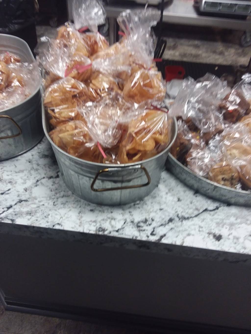 West River pit bbq | restaurant | 5544 Muddy Creek Rd, West River, MD 20778, USA | 4432946285 OR +1 443-294-6285