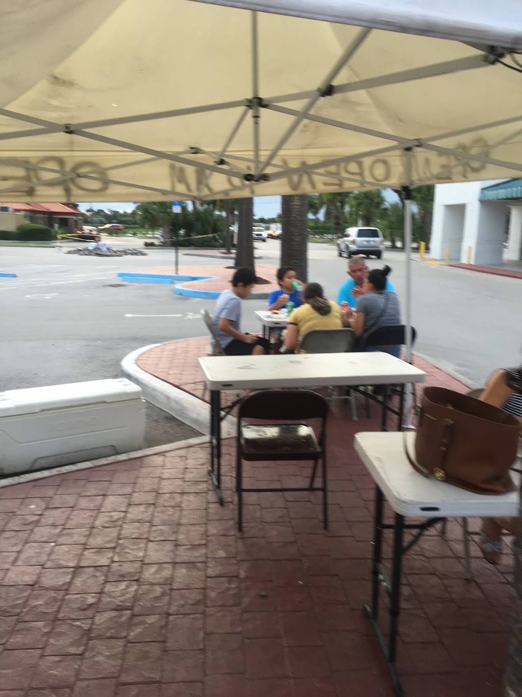 La Placita | restaurant | 00434506000001050, Lake Worth, FL 33462, USA | 5615552605 OR +1 561-555-2605