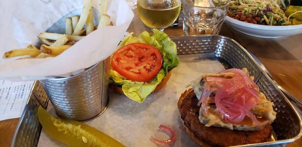 Broken Spoke Taphouse | restaurant | 302 S Main St suite c, Las Cruces, NM 88001, USA | 5753238051 OR +1 575-323-8051