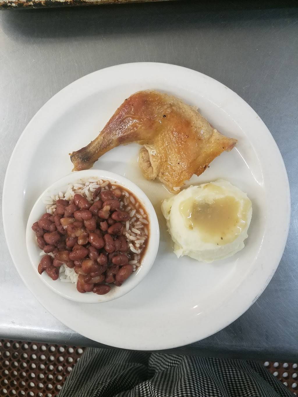 Dans Soul Food & Bakery | bakery | 2523 W 79th St, Chicago, IL 60652, USA | 7737376695 OR +1 773-737-6695