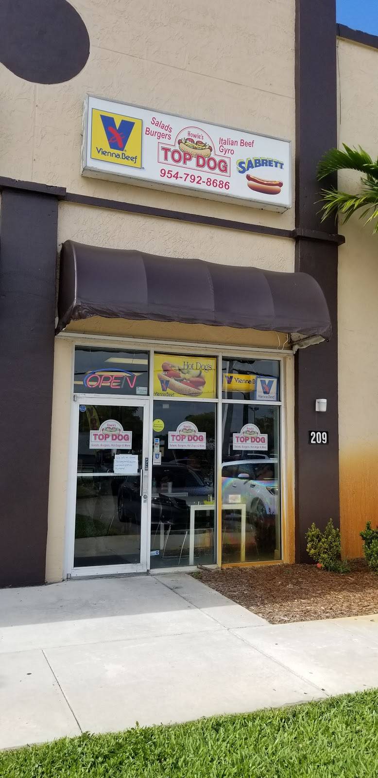 Howies Top Dog | restaurant | 5021 S State Rd 7 #209, Davie, FL 33314, USA | 9547928686 OR +1 954-792-8686