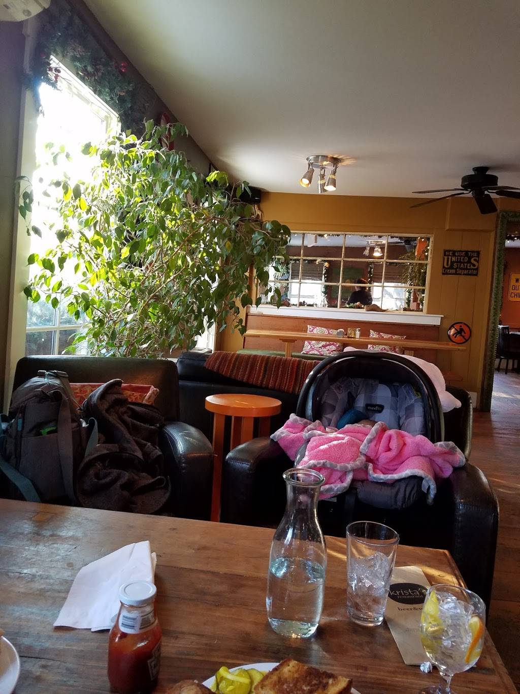 Kristas | restaurant | 2 Main St, Cornish, ME 04020, USA | 2076253600 OR +1 207-625-3600