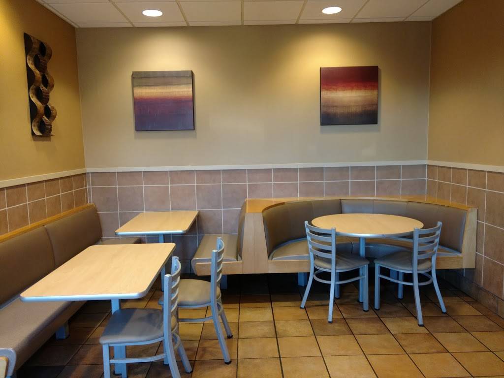 McDonalds | cafe | 588 Main St, Jackson, OH 45640, USA | 7402861575 OR +1 740-286-1575
