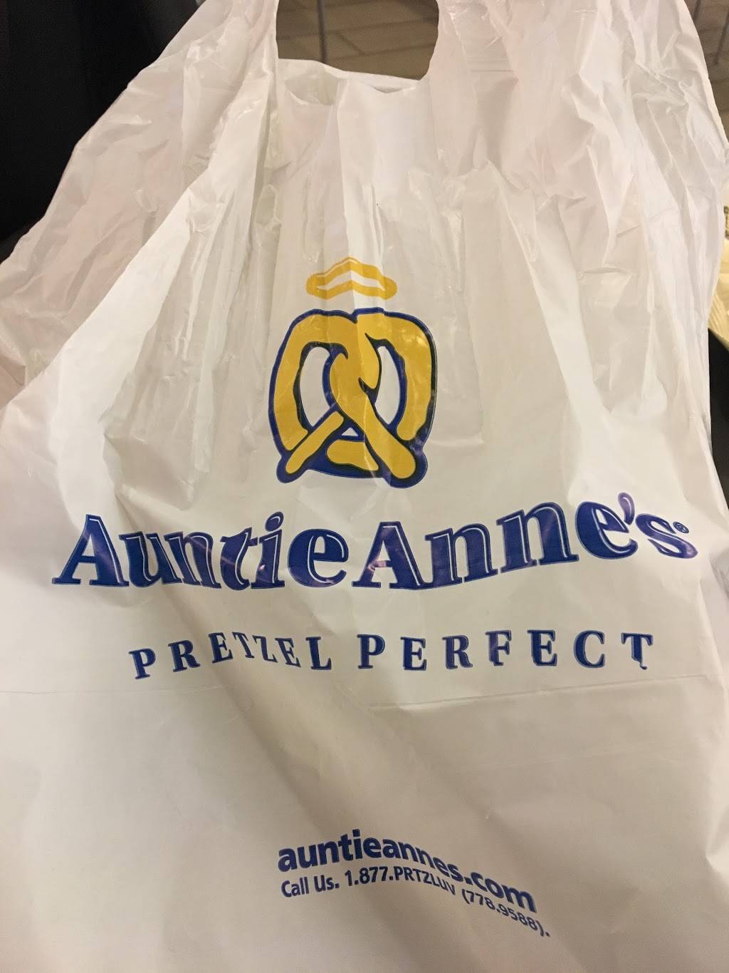 Auntie Annes | cafe | 651 Kapkowski Rd Spc 2258, Elizabeth, NJ 07201, USA | 9088204315 OR +1 908-820-4315