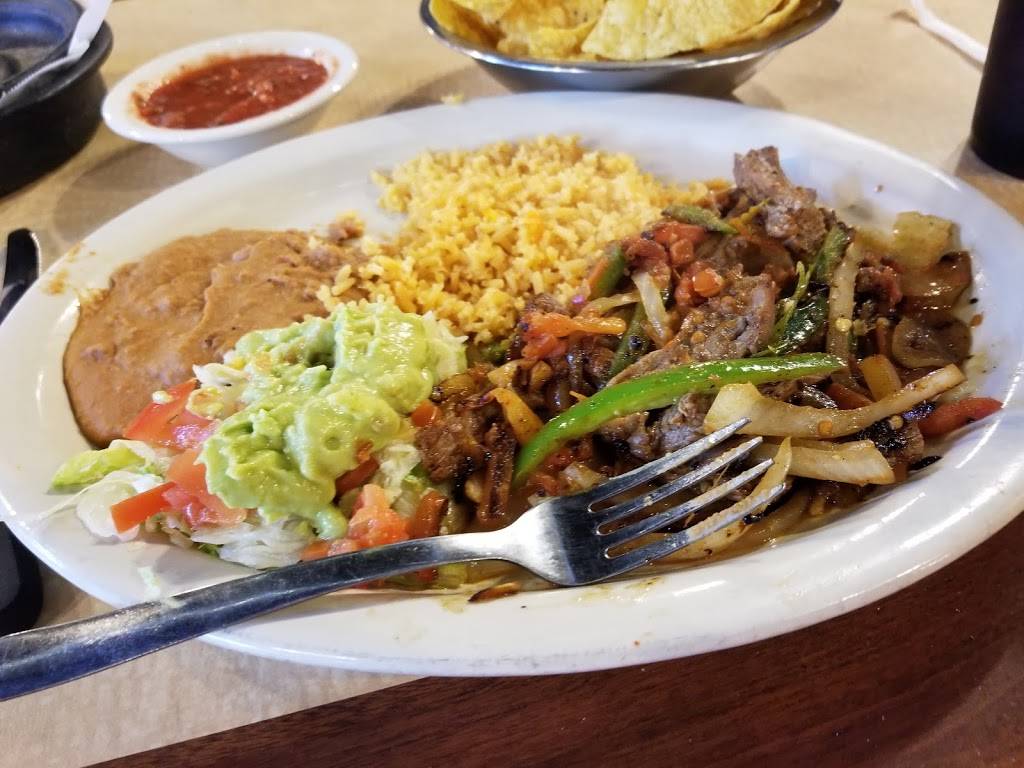 El Rodeo Mexican Restaurant | restaurant | 609 Plum St, Lampasas, TX 76550, USA | 5125568757 OR +1 512-556-8757