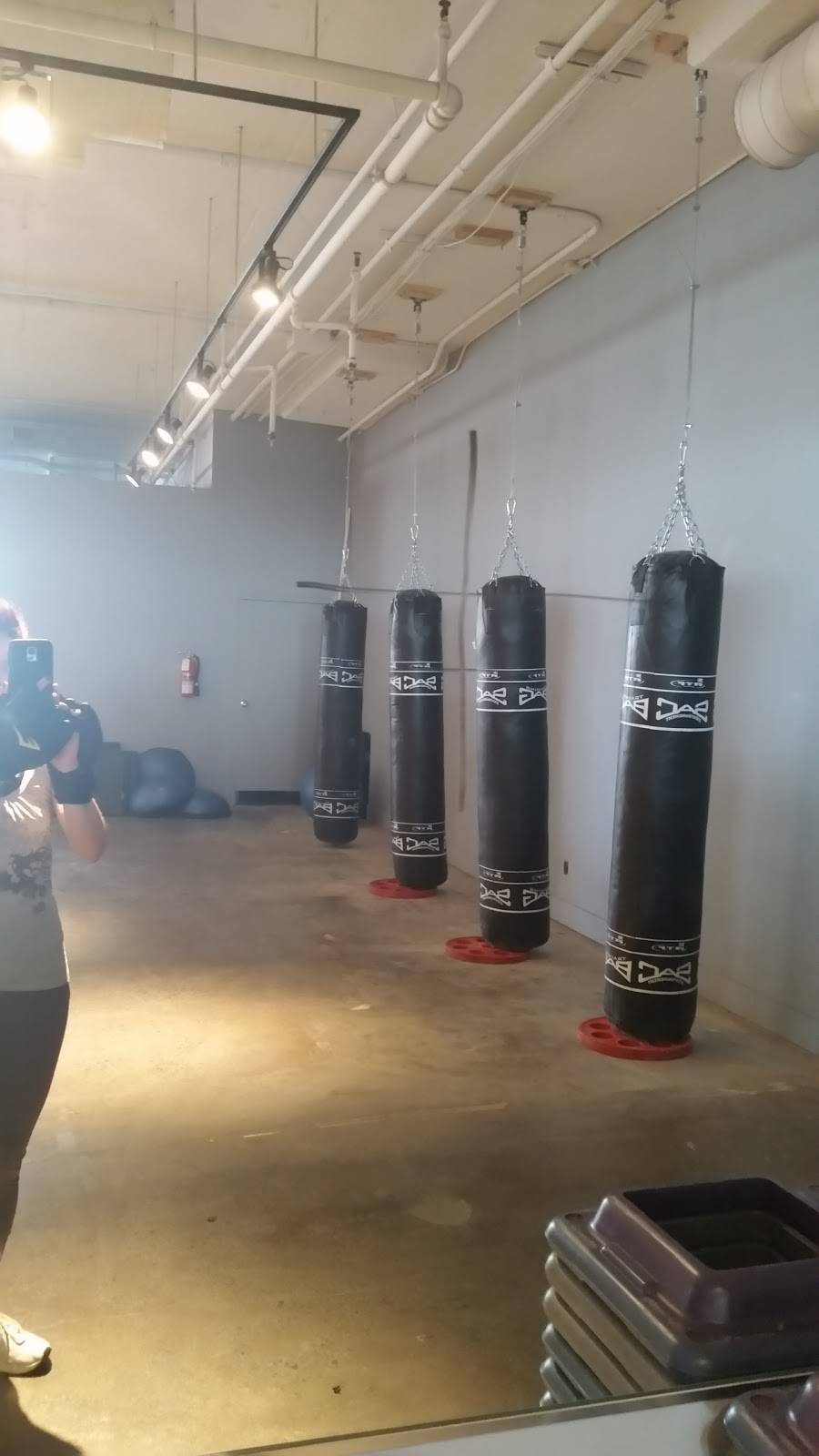 Siscoe Gym | restaurant | 8170 Boulevard Décarie, Montréal, QC H4P 2S8, Canada | 4387956722 OR +1 438-795-6722