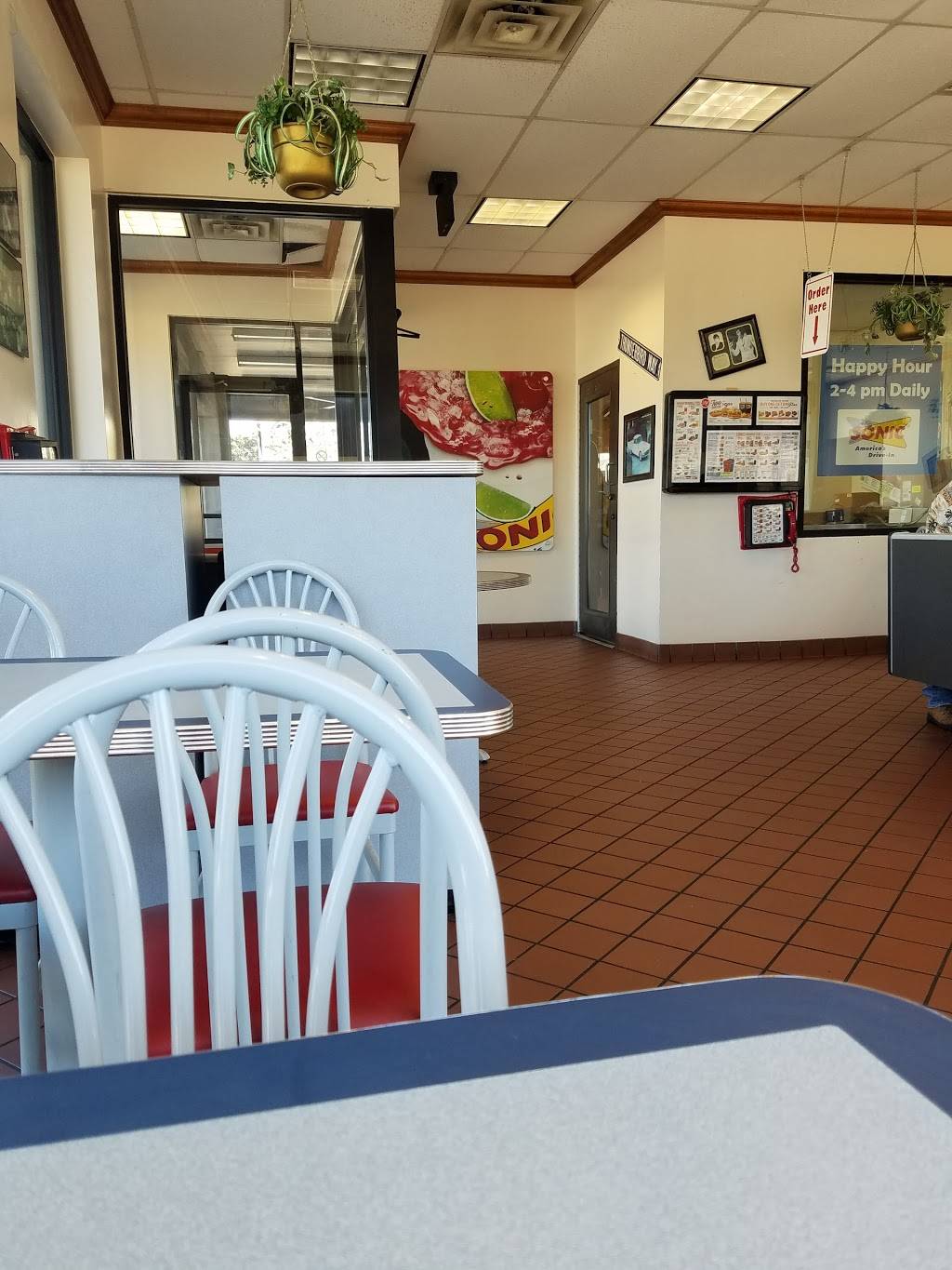 Sonic Drive-In | restaurant | 5195 W 34th St, Houston, TX 77092, USA | 7136838178 OR +1 713-683-8178