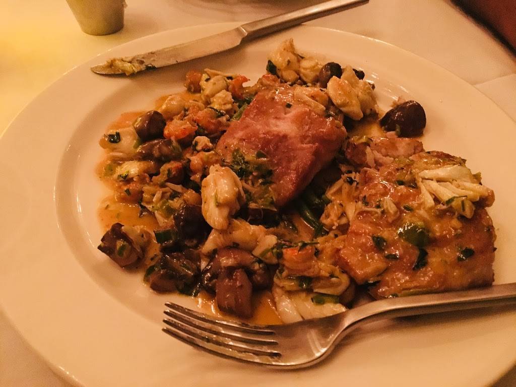 Magnolia House | restaurant | 280 Beach Blvd, Biloxi, MS 39530, USA | 2284362946 OR +1 228-436-2946