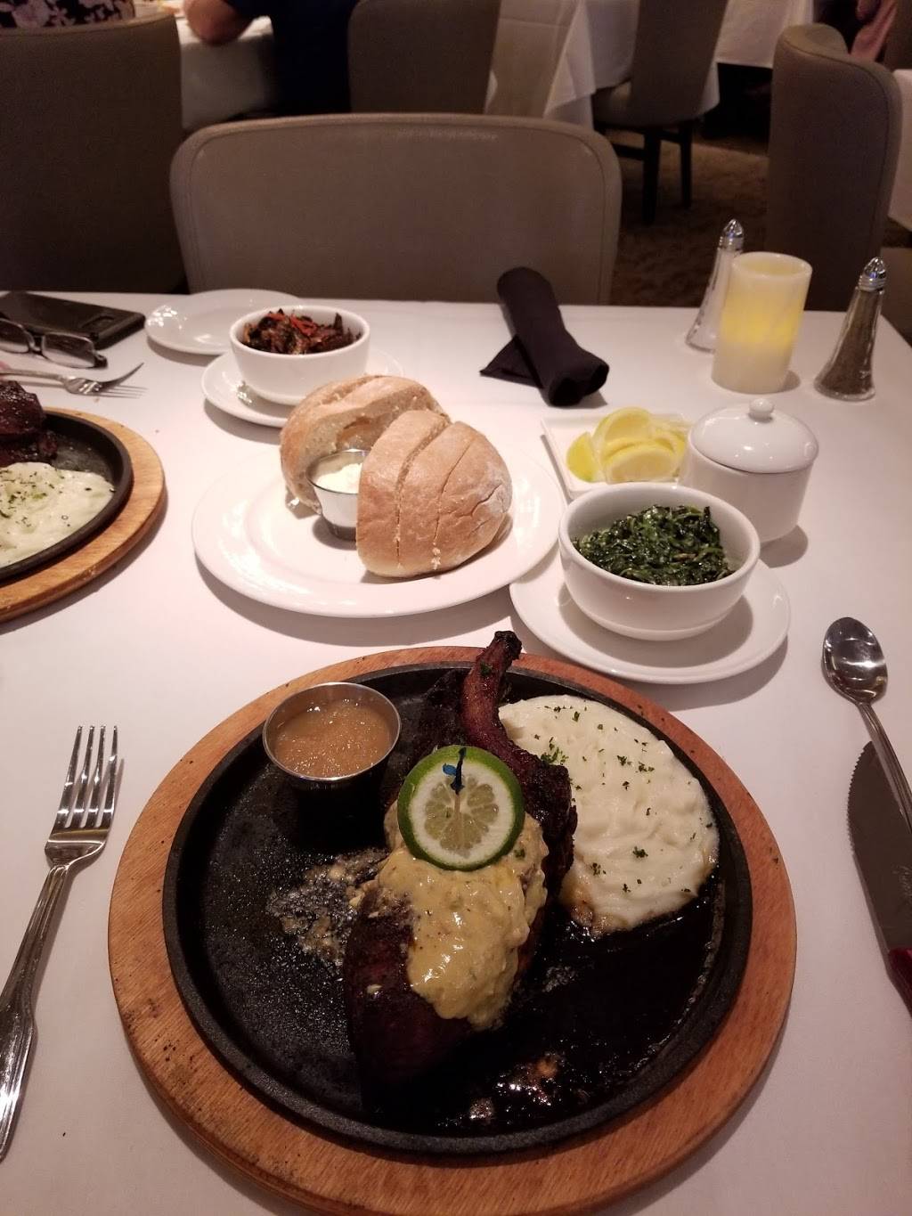 Perrys Steakhouse & Grille | restaurant | 1997 W Gray St, Houston, TX 77019, USA | 3462938400 OR +1 346-293-8400