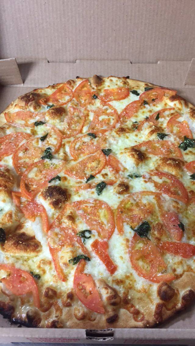 Castello Pizza | restaurant | 994 W Main St, Meriden, CT 06451, USA | 2034402100 OR +1 203-440-2100