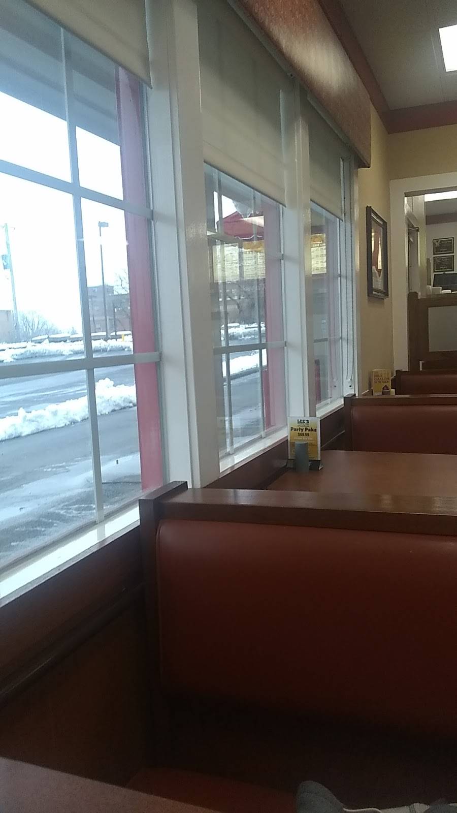 Lees Famous Recipe Chicken | restaurant | 5023 Natural Bridge Ave, St. Louis, MO 63115, USA | 3143814048 OR +1 314-381-4048