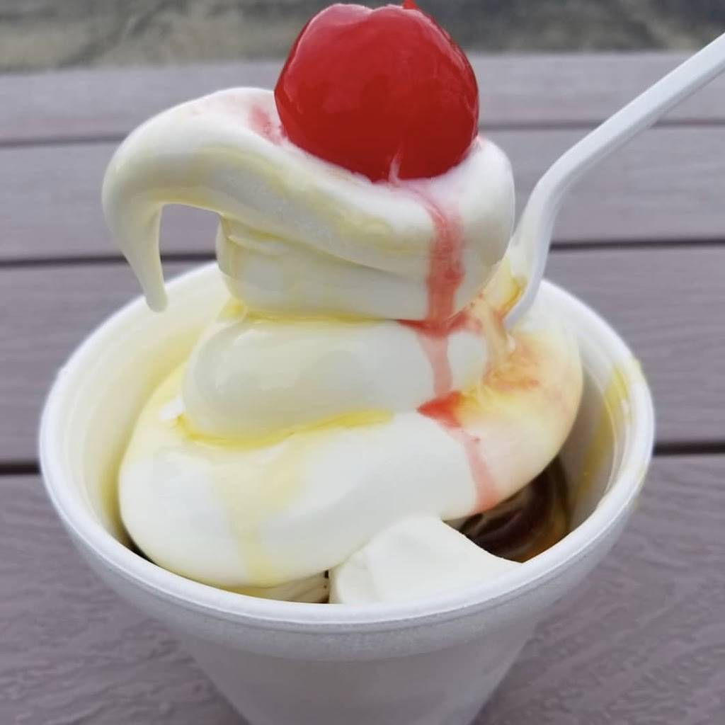 Lees Dairy Treat | restaurant | 14040 W Greenfield Ave, Brookfield, WI 53005, USA | 2627826680 OR +1 262-782-6680