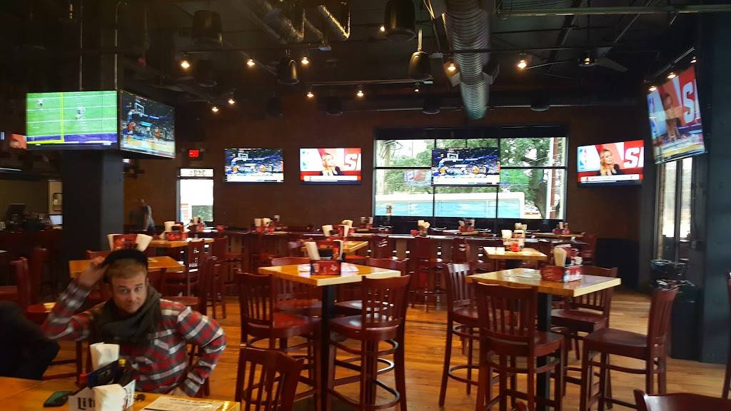 Turf N Surf Po Boy | restaurant | 3121 South Lamar Boulevard Inside, Bar, Lavaca St, Austin, TX 78704, USA | 5122762763 OR +1 512-276-2763