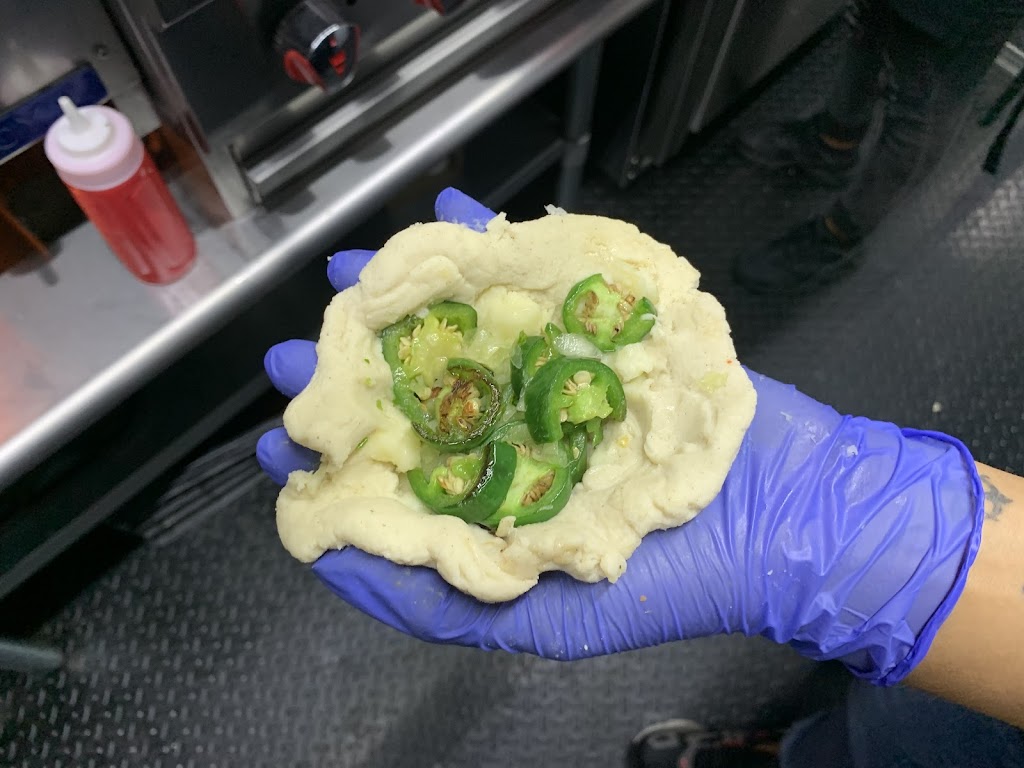 Pupusas La Perrona Food Truck | restaurant | 3564 S Military Trail, Lake Worth, FL 33463, USA | 5617269152 OR +1 561-726-9152