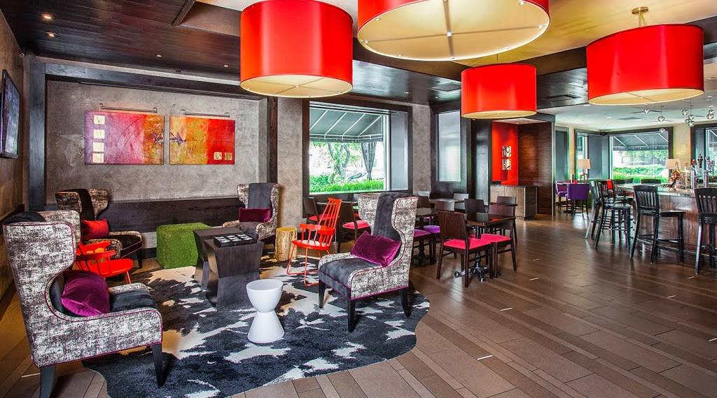 Revolve Kitchen + Bar | restaurant | 2525 W Loop S, Houston, TX 77027, USA | 7138509200 OR +1 713-850-9200