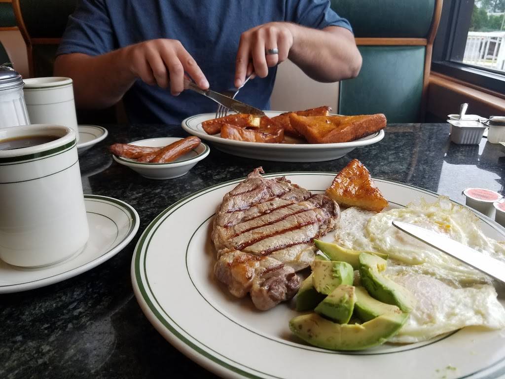 Groton Townhouse Restaurant | restaurant | 355 CT-12, Groton, CT 06340, USA | 8604490355 OR +1 860-449-0355