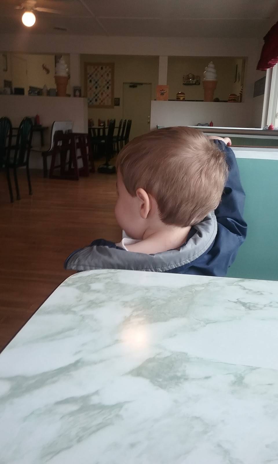 B & G Dairy Bar | restaurant | 510 S Meridian St, Sunman, IN 47041, USA | 8126233728 OR +1 812-623-3728