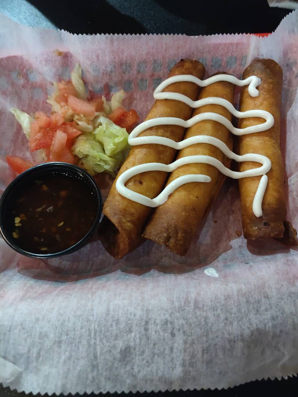 Chickens Place | restaurant | 142 N Main St, St Charles, MO 63301, USA | 6364931998 OR +1 636-493-1998