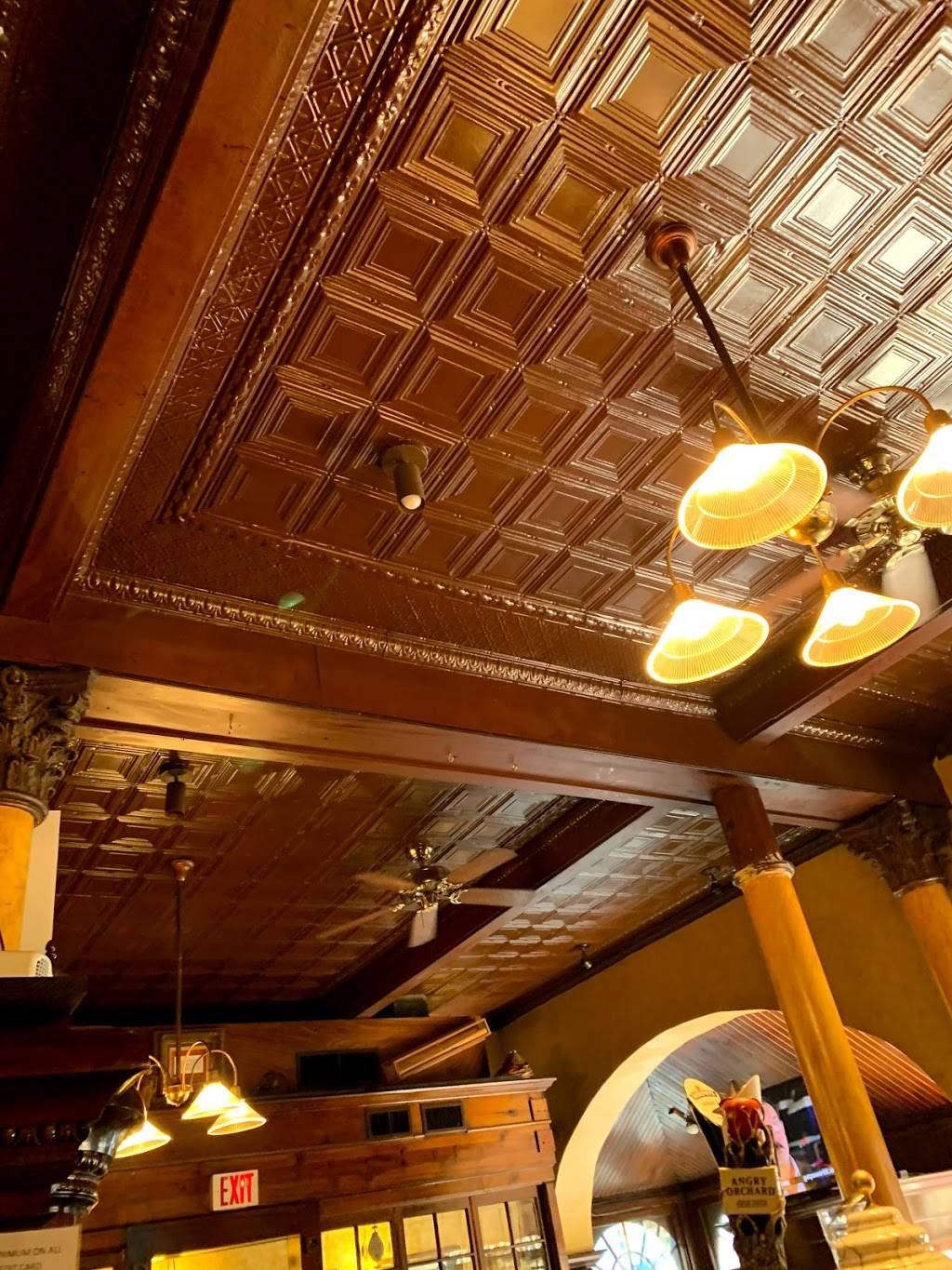 Irish Pub | restaurant | 2007 Walnut St, Philadelphia, PA 19103, USA | 2155685603 OR +1 215-568-5603