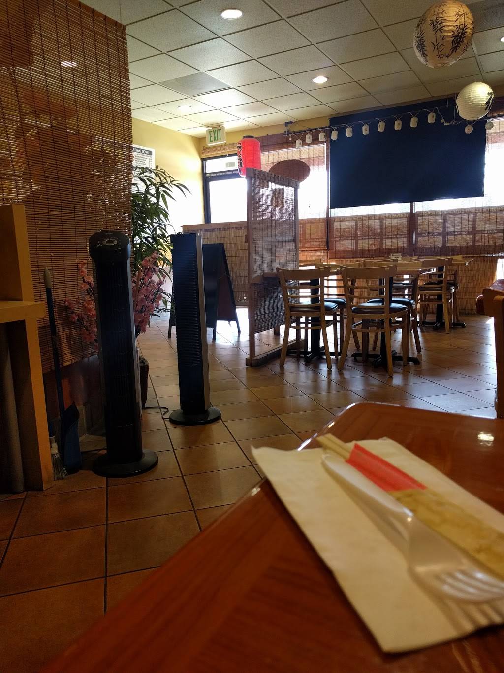 Western Maki | restaurant | 535 S Riverside Ave, Rialto, CA 92376, USA | 9098730613 OR +1 909-873-0613