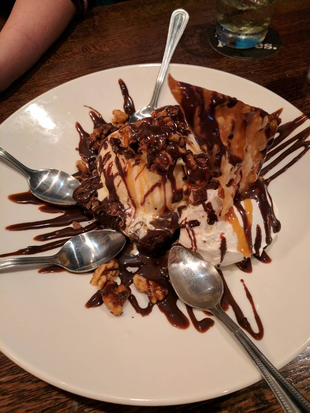 Houlihans | restaurant | 1294 Promenade Pl, Eagan, MN 55121, USA | 6514521001 OR +1 651-452-1001