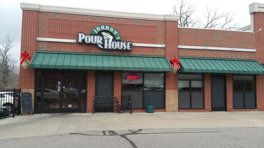Johnnys Pour House | restaurant | 240 W Main St, Flushing, MI 48433, USA | 8104871020 OR +1 810-487-1020