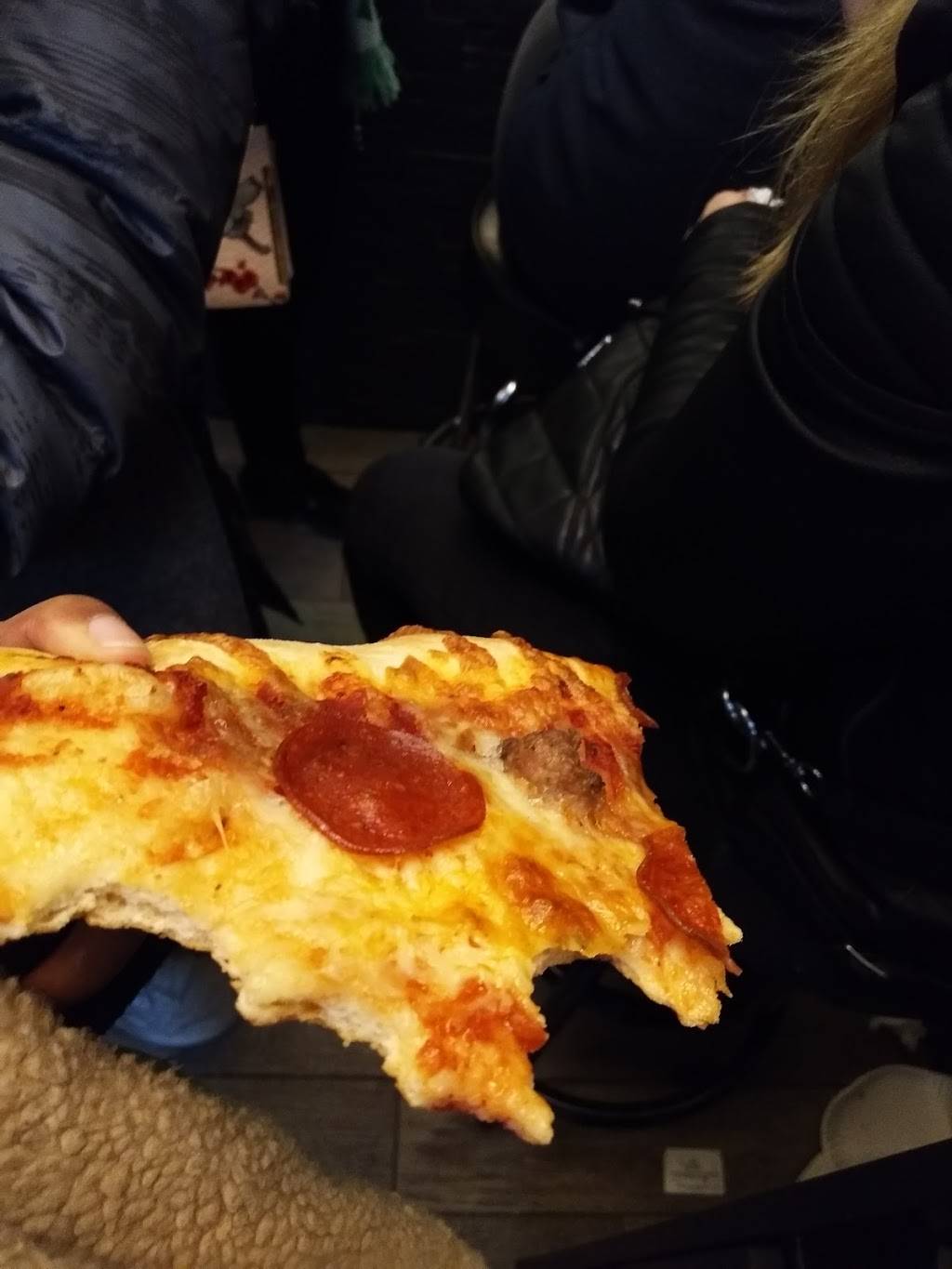 Georgios on Division | meal delivery | 11 W Division St, Chicago, IL 60610, USA | 3122550999 OR +1 312-255-0999