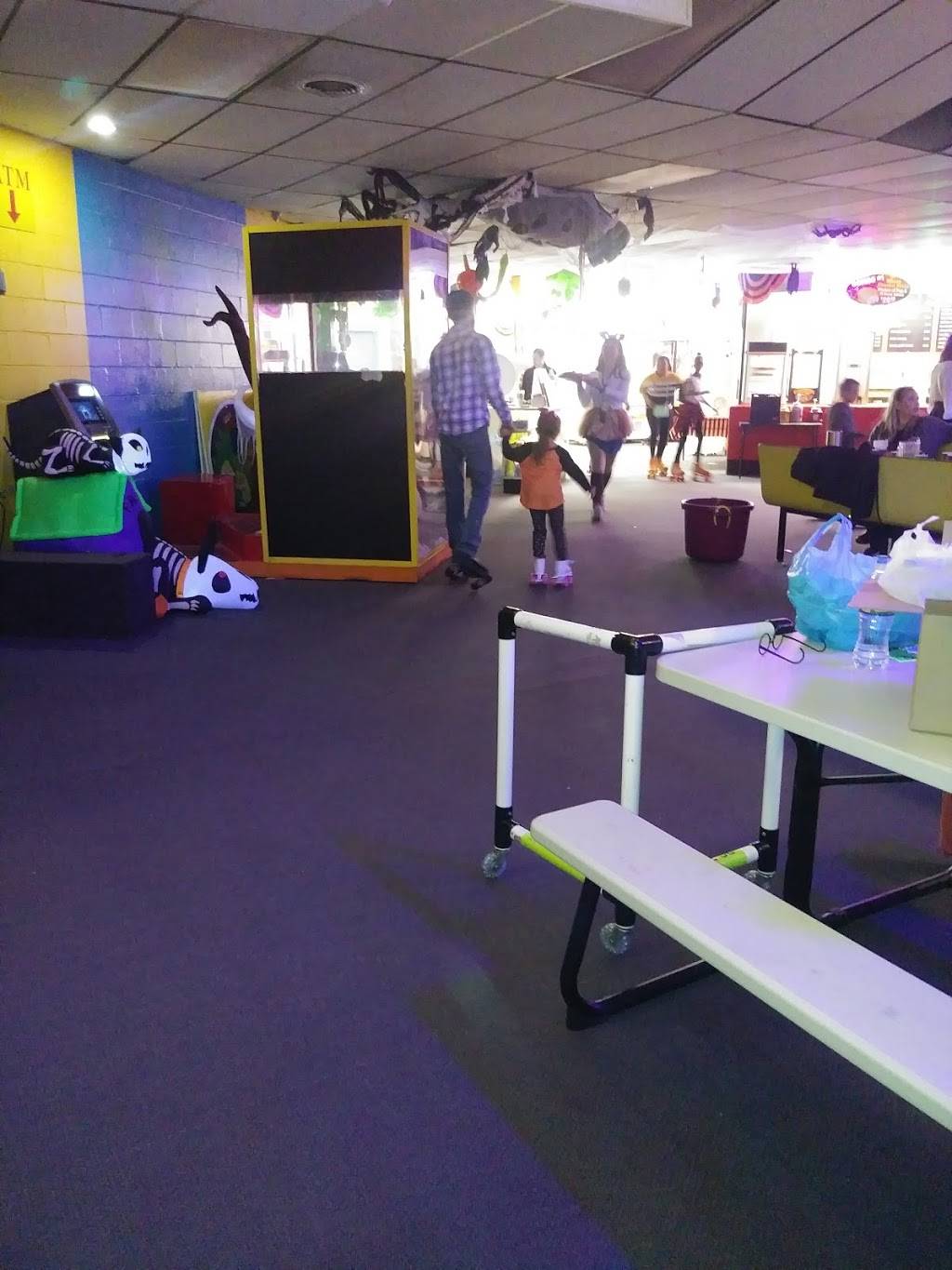 United Skates of America | cafe | 30325 Palisades Pkwy, Wickliffe, OH 44092, USA | 4409445301 OR +1 440-944-5301