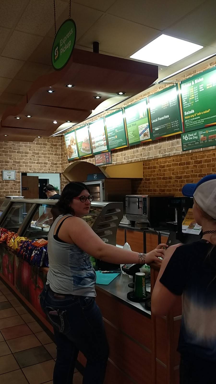 Subway | restaurant | 206 E 10th St, Jeffersonville, IN 47130, USA | 8122841957 OR +1 812-284-1957