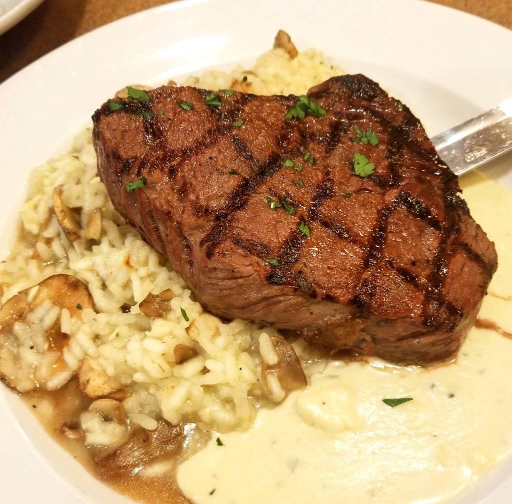 Luccheses Italian Restaurant | restaurant | 655 County Rd 17 #9, Elkhart, IN 46516, USA | 5745224137 OR +1 574-522-4137