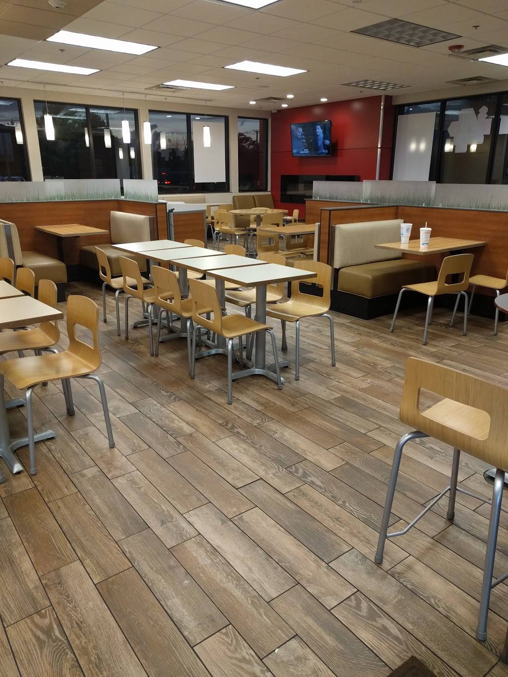 Wendys | restaurant | 7251 W 183rd St, Tinley Park, IL 60477, USA | 7084290027 OR +1 708-429-0027